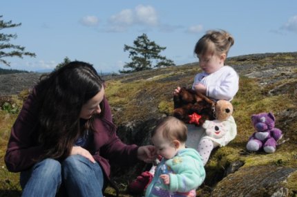 both_checkingstuffoutwithmommy2yearsold11monthsold